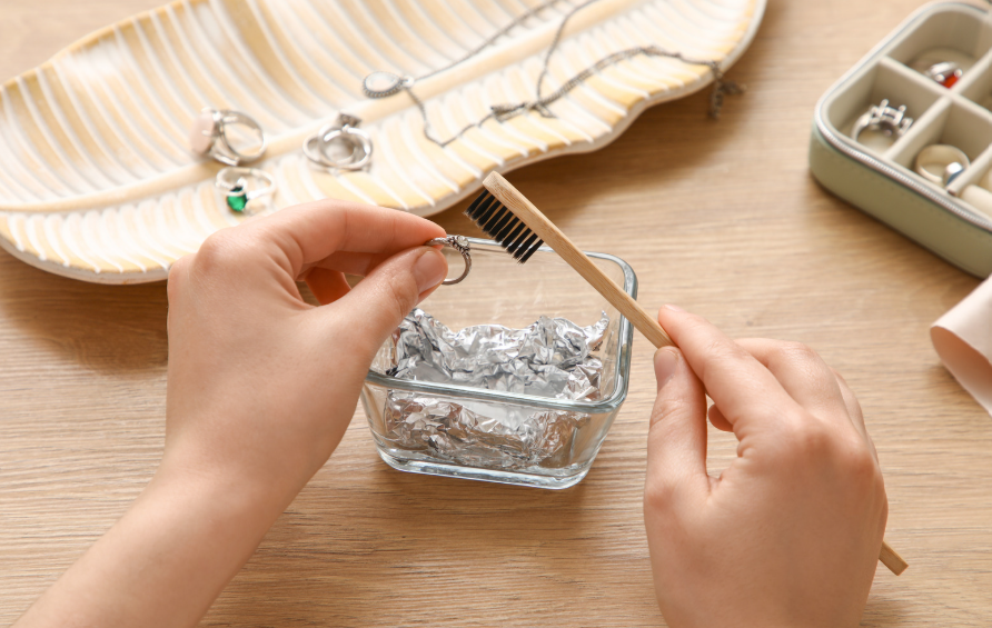 איך מנקים טבעות כסף